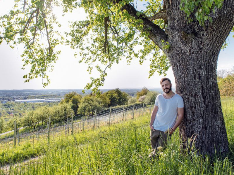 Herr Röschard am Baum